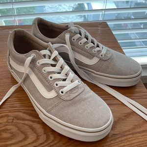 NWOT Vans Ward Women's Shoes